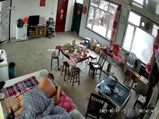 黑客破解家庭网络摄像头偷拍酒后乱性晚饭喝高了和邻居嫂子睡一块早上起来干完炮寻思如何脱身